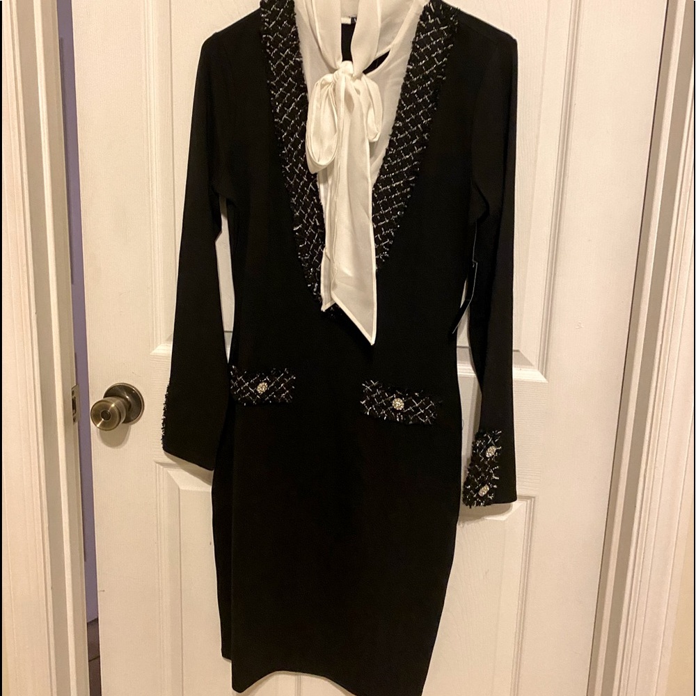 Venus -Business black and white dress